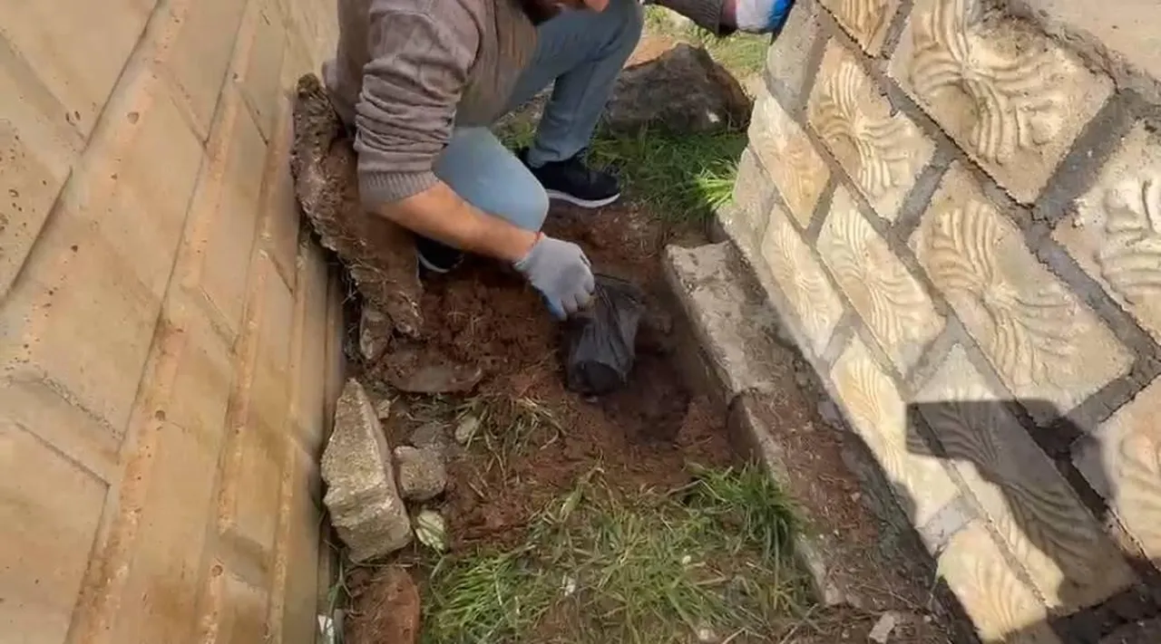 Mezarlıkta toprağa gömülü 2 kilo uyuşturucu bulundu