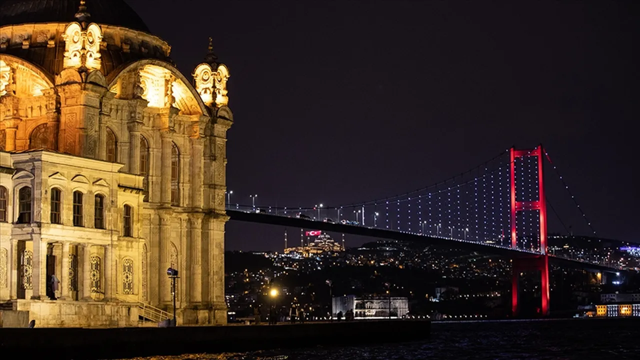 Otizm Farkındalık Gününde tarihi yapılar ışıklandırılıyor! Mavi ve kırmızı ışık neyi temsil ediyor?