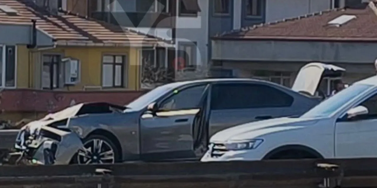 Sadettin Saran'ın aracının kaza sonrası görüntüsü.