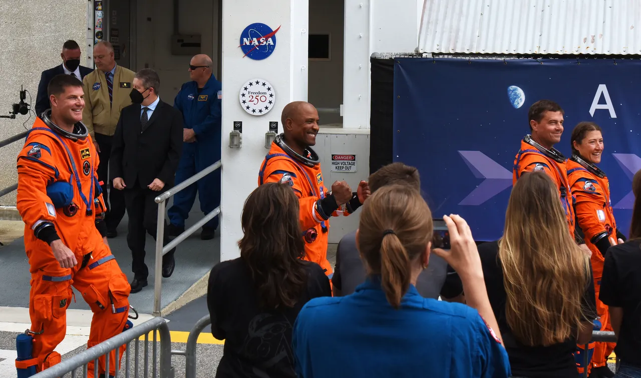 Yarım asır sonra bir ilk! Ay'a yolculuk başladı