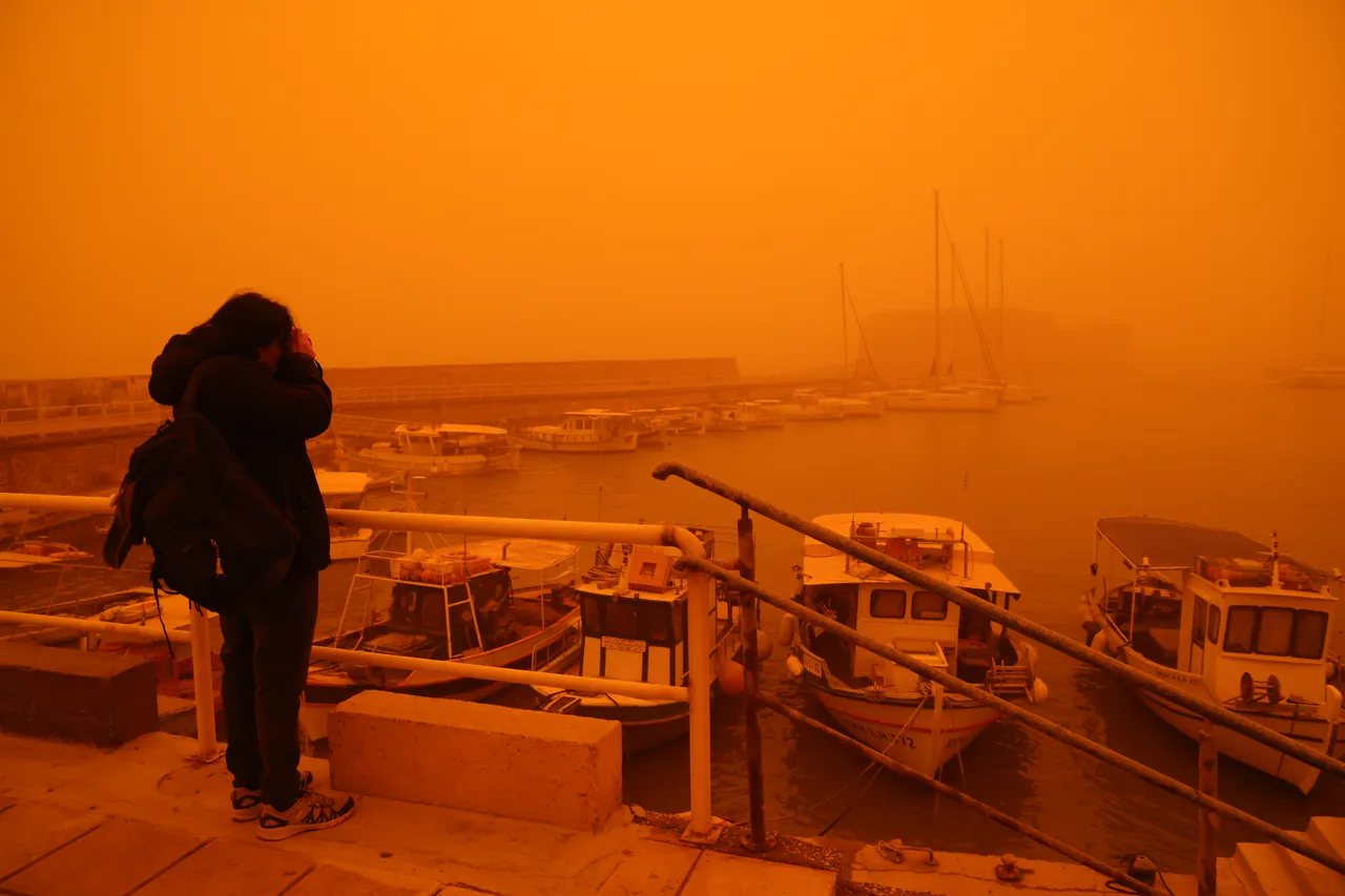 Yunanistan’ı sardı şimdi İstanbul’da! Etkisi 3 gün sürecek, çöl tozu için tarih verildi! Pazar günü kenti terk edecek