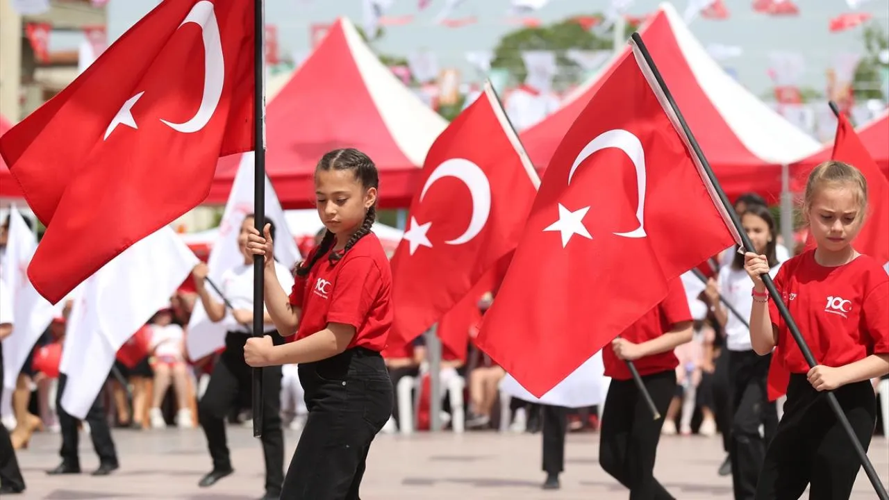 24 Nisan okullar tatil mi, 22 Nisan yarım gün mü olacak?