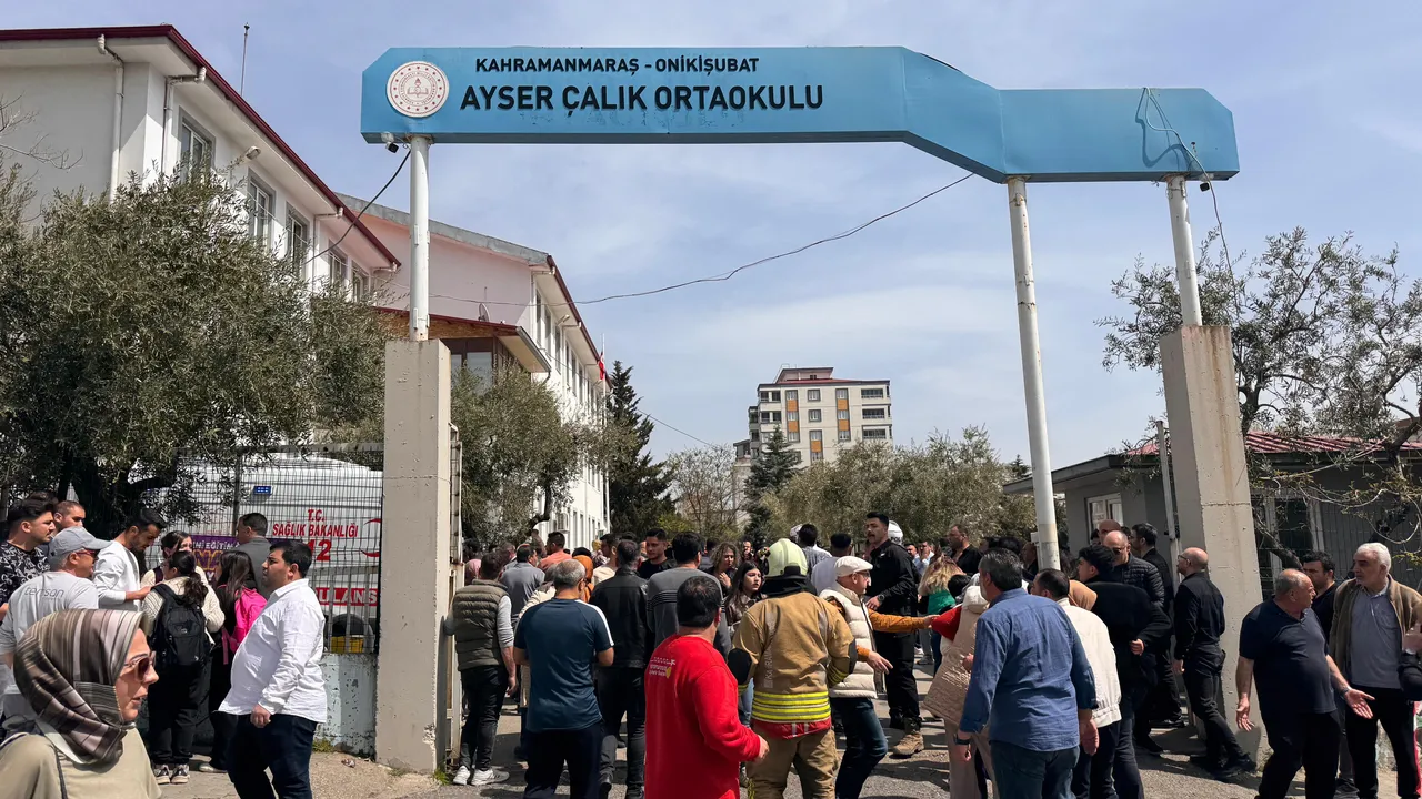 En hüzünlü ders başı! Ayser Çalık Ortaokulu öğrencileri, yeni okulda eğitime başladı