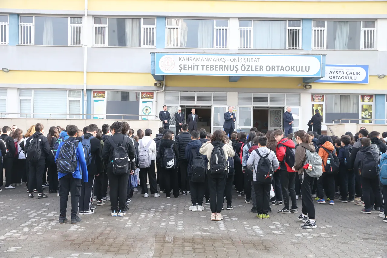 En hüzünlü ders başı! Ayser Çalık Ortaokulu öğrencileri, yeni okulda eğitime başladı