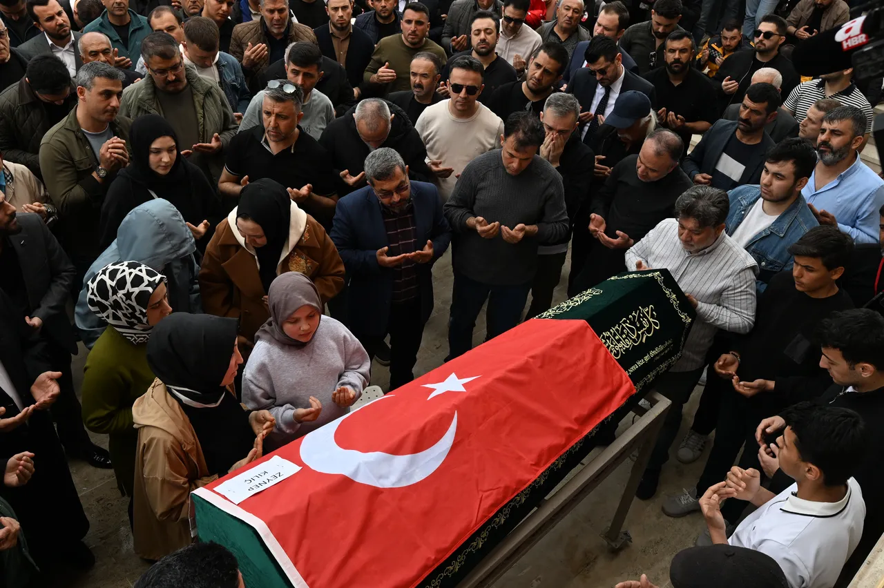 En hüzünlü ders başı! Ayser Çalık Ortaokulu öğrencileri, yeni okulda eğitime başladı