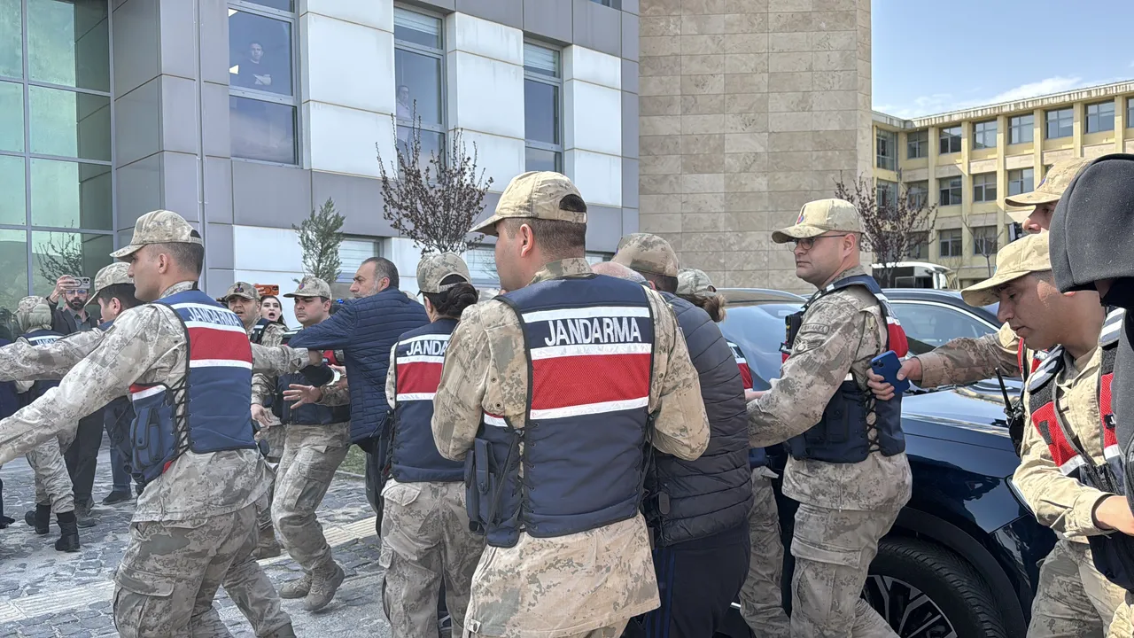 Eski Vali Tuncay Sonelin koruma polisi Şükrü Eroğlunun ifadesinde ihbar detayı! Vali cesede baktı ve ‘Gülistan değil’ dedi