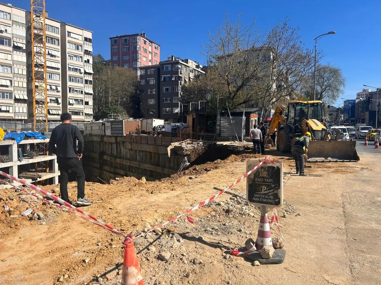 Fenerbahçe stadının yanındaki inşaatta çökme! O anlar kamerada