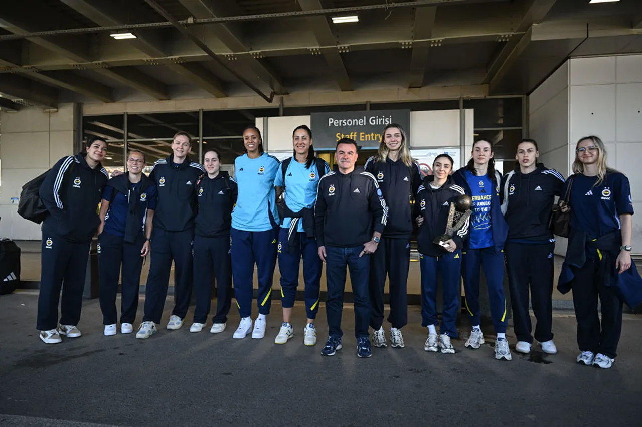 Avrupa Ligi şampiyonu Fenerbahçe Opet, yurda döndü