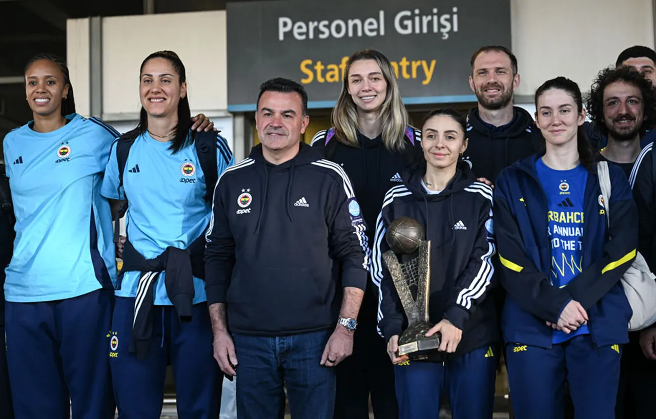 Avrupa Ligi şampiyonu Fenerbahçe Opet, yurda döndü