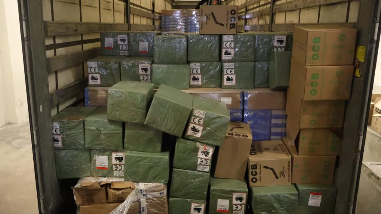 Kapıkule'de büyük yakalama! 33 milyon liralık kaçak eşya ele geçirildi