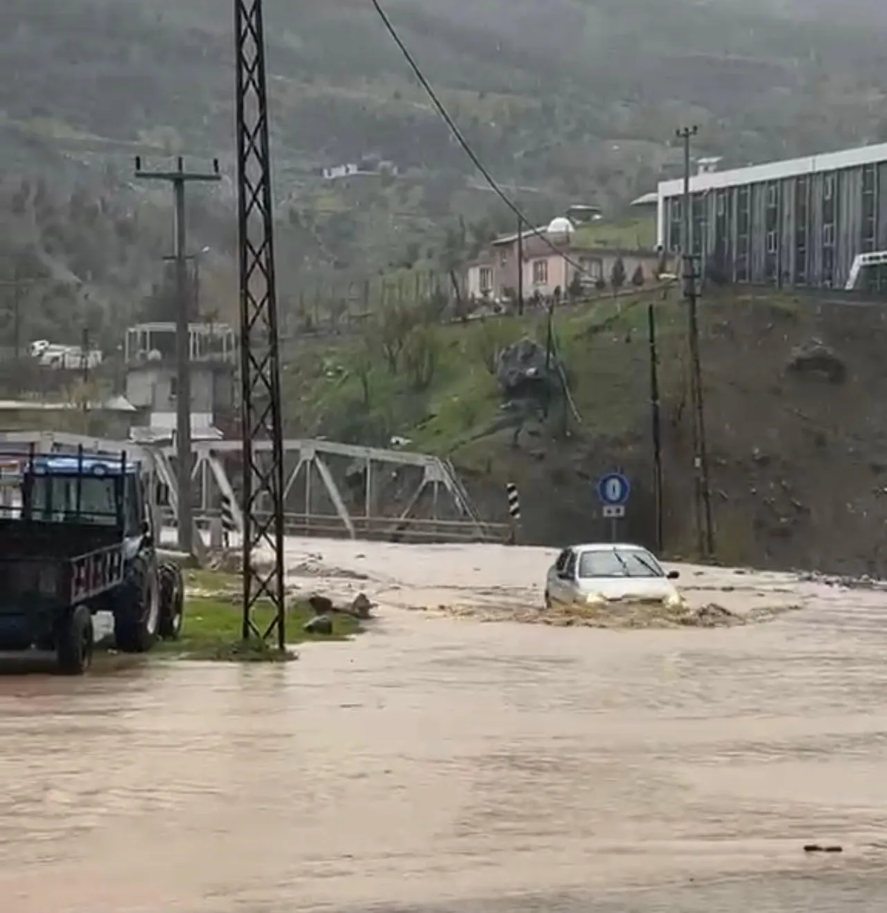 Ne siren ne anons... Şırnak'ta silah sesleri köylüyü ölümden  kurtardı!