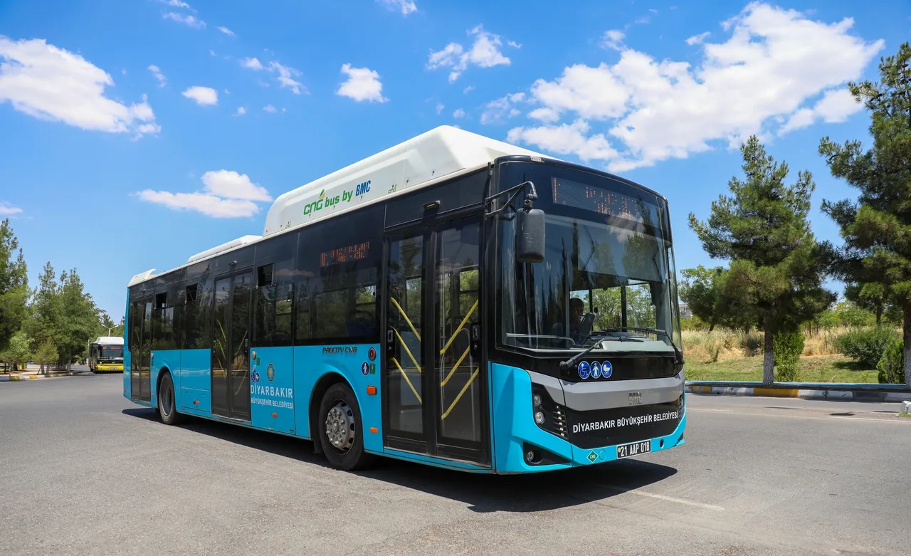 Otobüste unutulan çantadan servet çıktı! Görenler gözlerine inanamadı