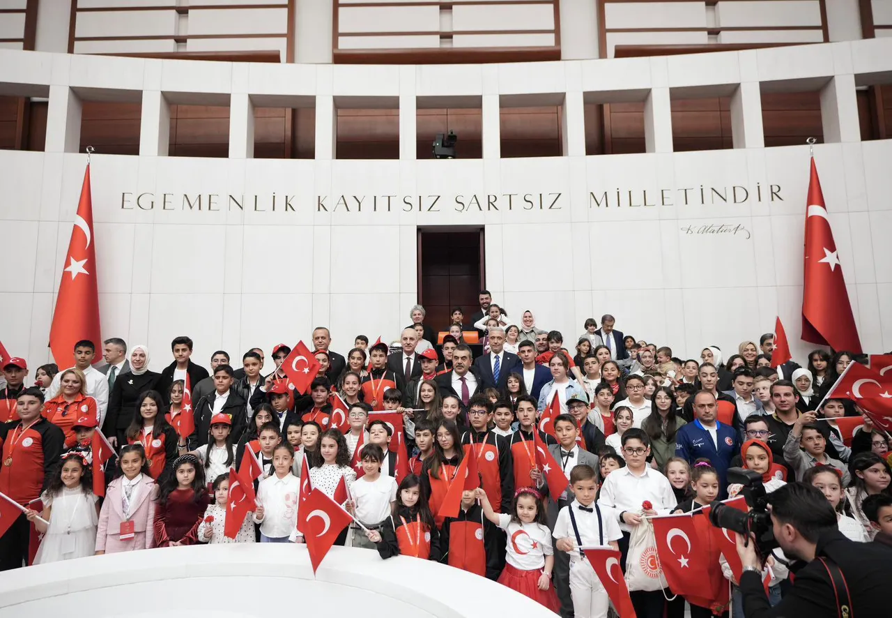 TBMM'de buruk 23 Nisan oturumu! Küçük kızın sözleri dinleyenleri duygulandırdı