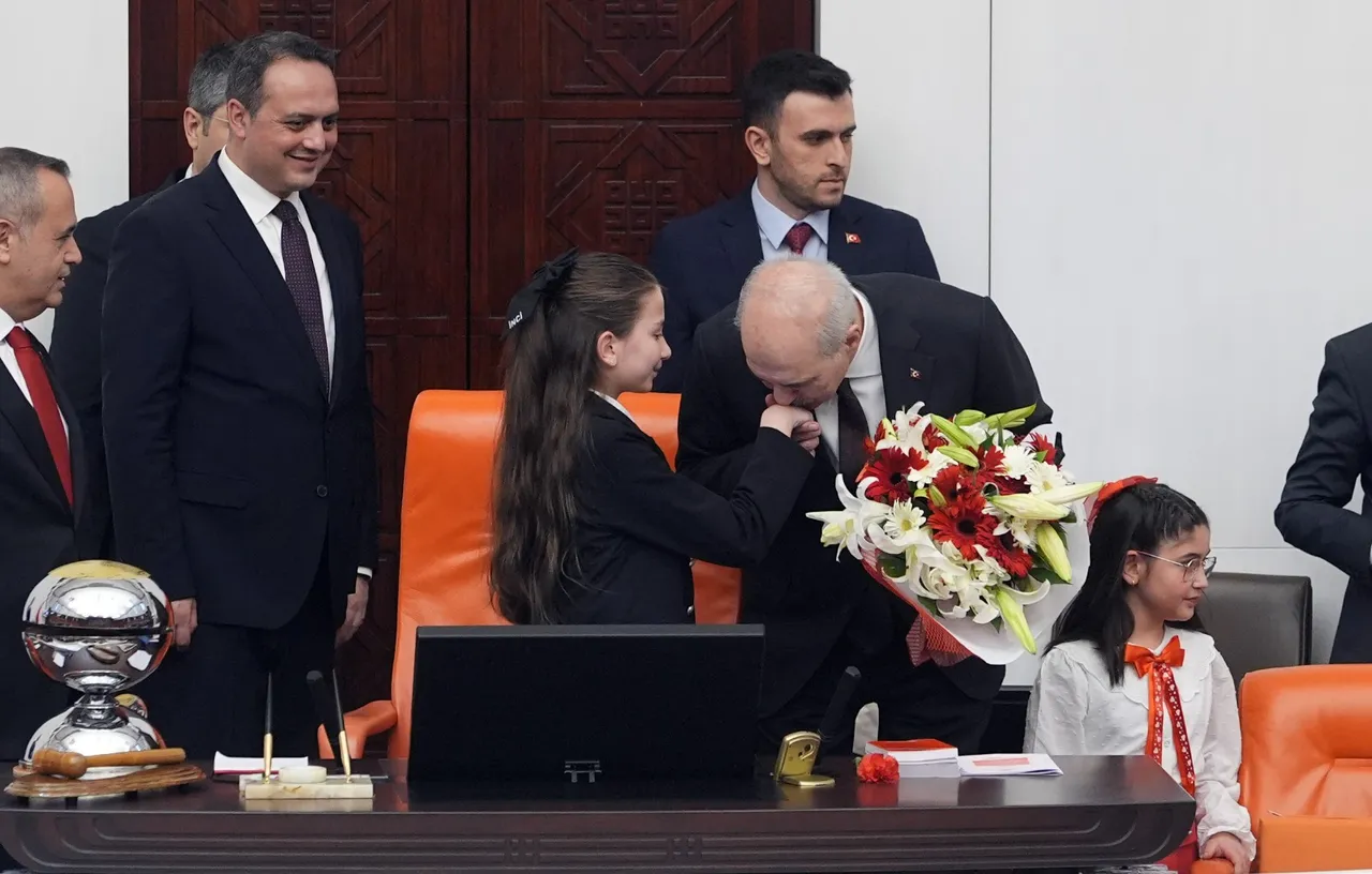 TBMM'de buruk 23 Nisan oturumu! Küçük kızın sözleri dinleyenleri duygulandırdı