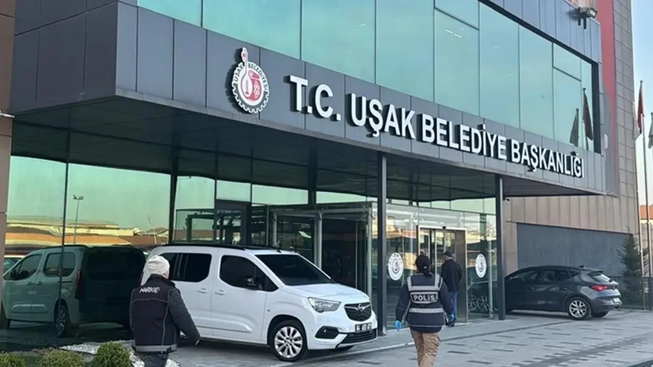 Uşak'ta 2. perde! Belediyeye operasyon düzenlendi: Gözaltılar var