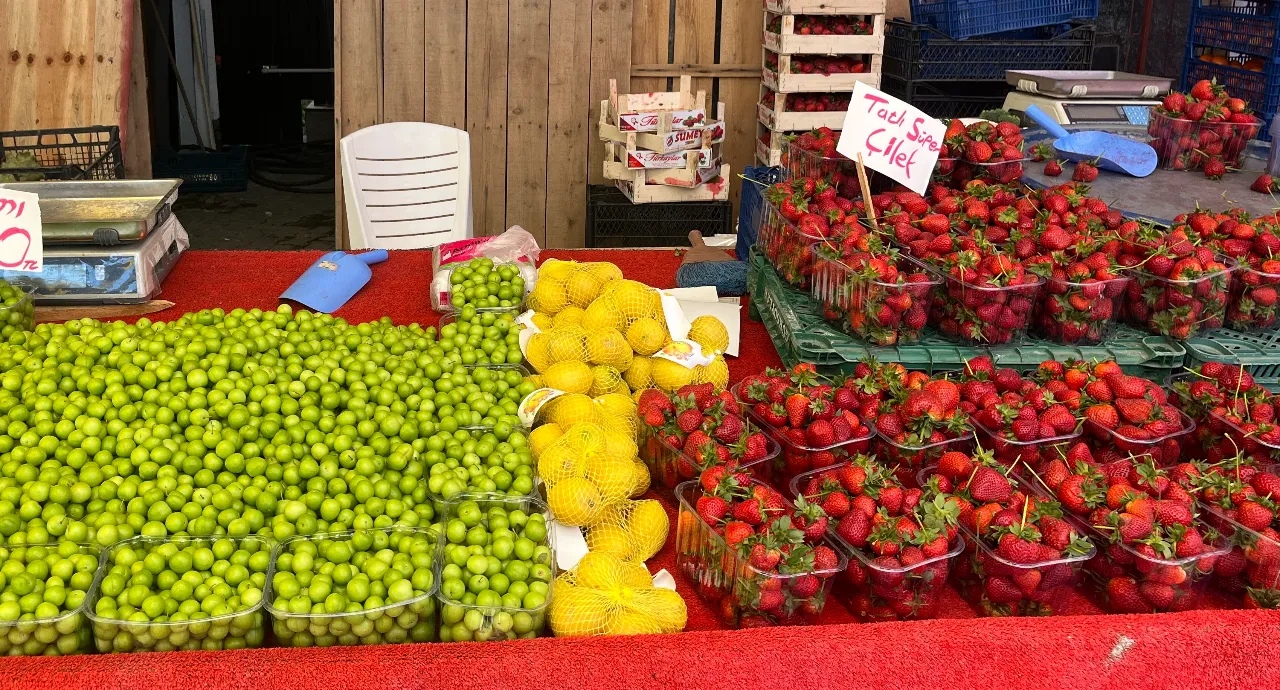 Yaz meyveleri tezgahlara çıktı! İşte fiyatlar