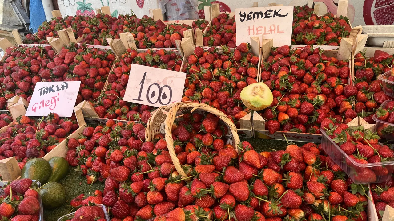 Yaz meyveleri tezgahlara çıktı! İşte fiyatlar