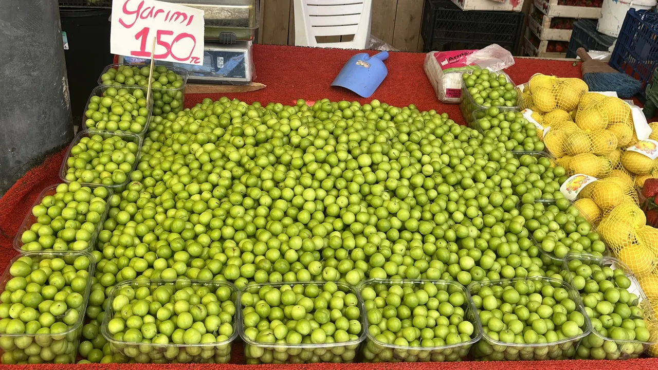Yaz meyveleri tezgahlara çıktı! İşte fiyatlar