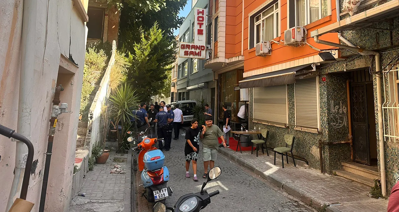 Bir ‘Böcek Ailesi’ vakası daha! Fatih’te otelde ölen 2 kardeşin otopsi raporu çıktı! 5 şüpheli tutuklandı