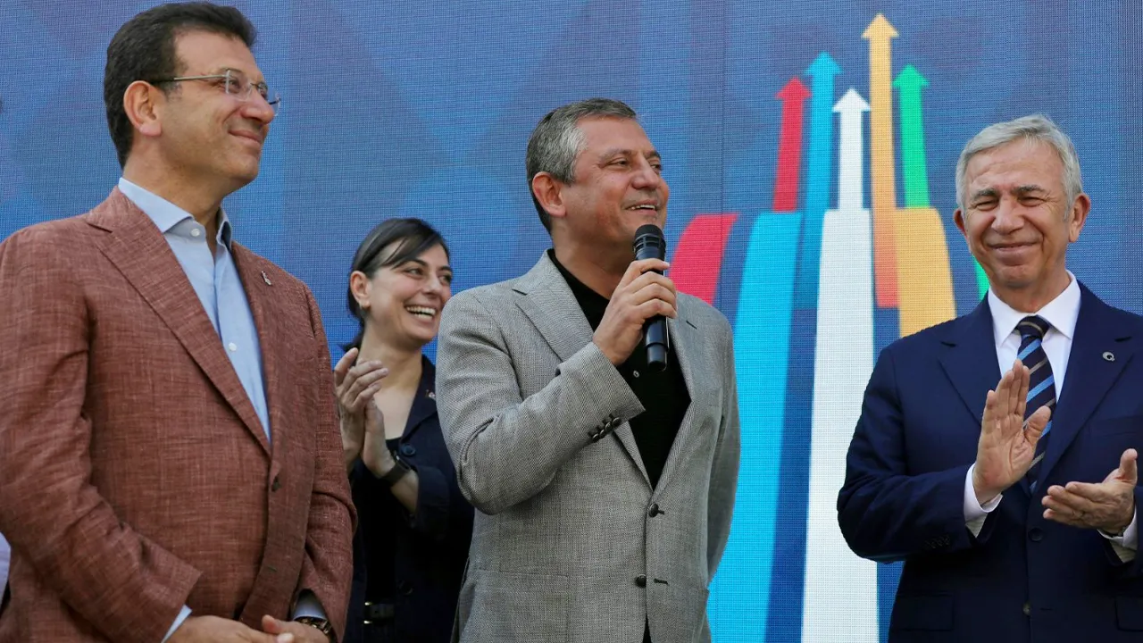CHP'de adaylık krizi! İmamoğlu, Özgür Özel'e açık açık söylemiş: Adayım Mansur Yavaş