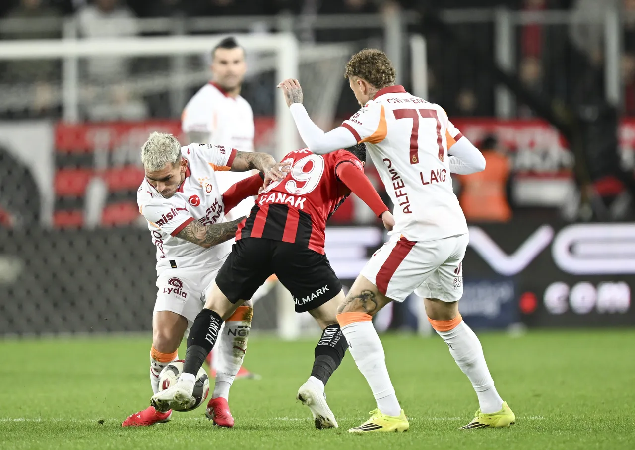 Galatasaray, Süper Lig'de çıktığı son maçta Gençlerbirliği'ni deplaamanda 2-1 yendi.