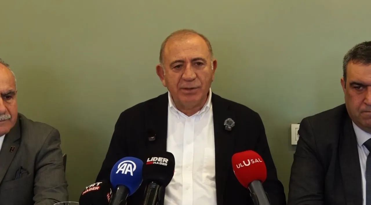 Gürsel Tekin CHP’deki görev tartışmasına son noktayı koydu: Mühür kimde?