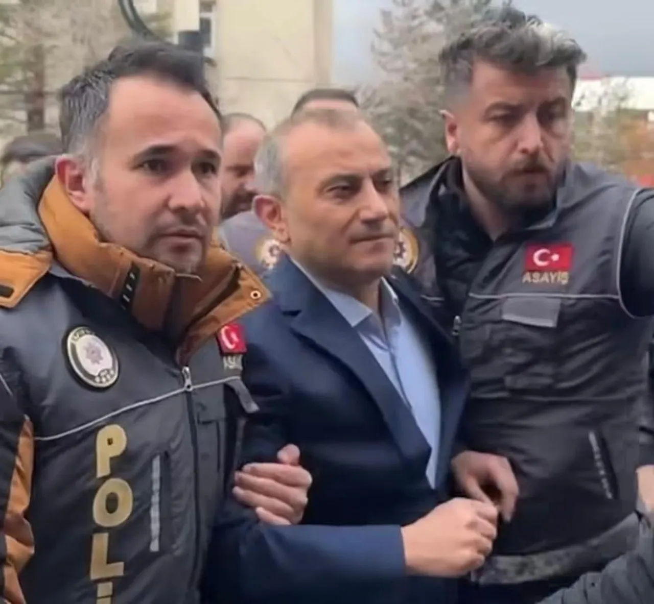 Eski Tunceli Valisi Tuncay Sonel tutuklandı.