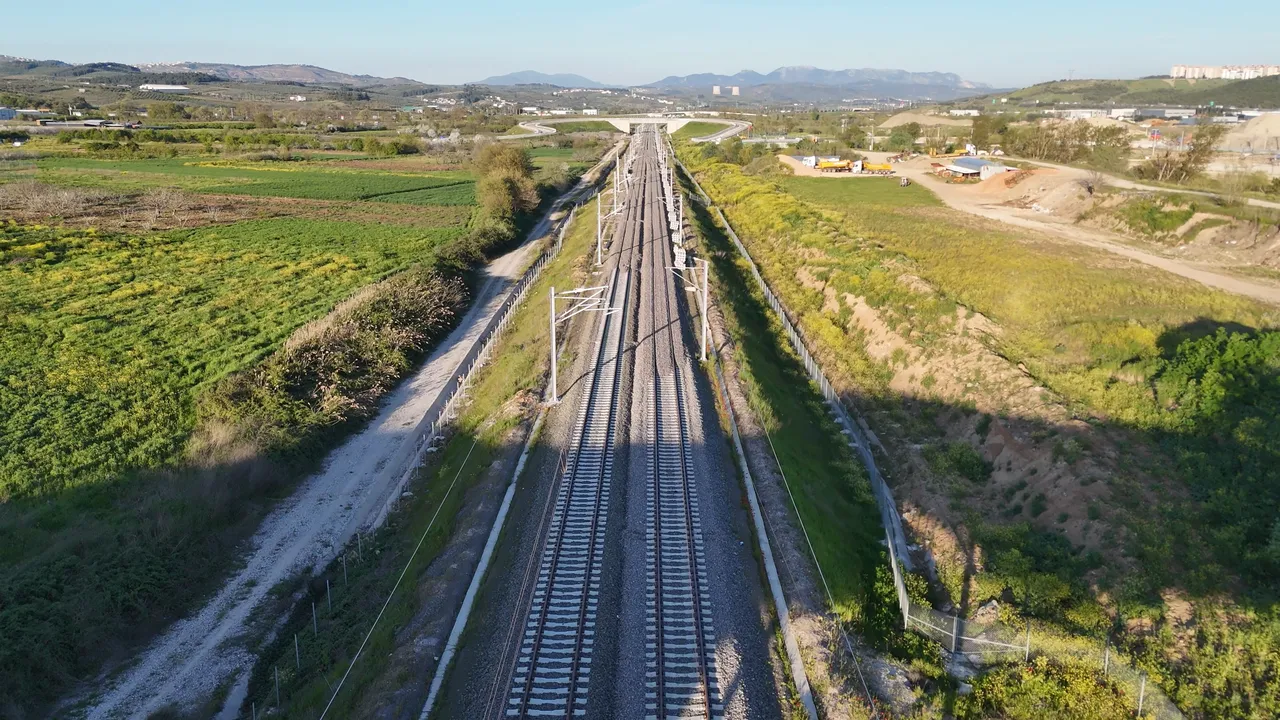 İki ili birbirine bağlayacak hızlı tren projesi! 5 saatlik yol 2 saat 15 dakikaya düşecek, Bursa- Ankara hattı için geri sayım başladı