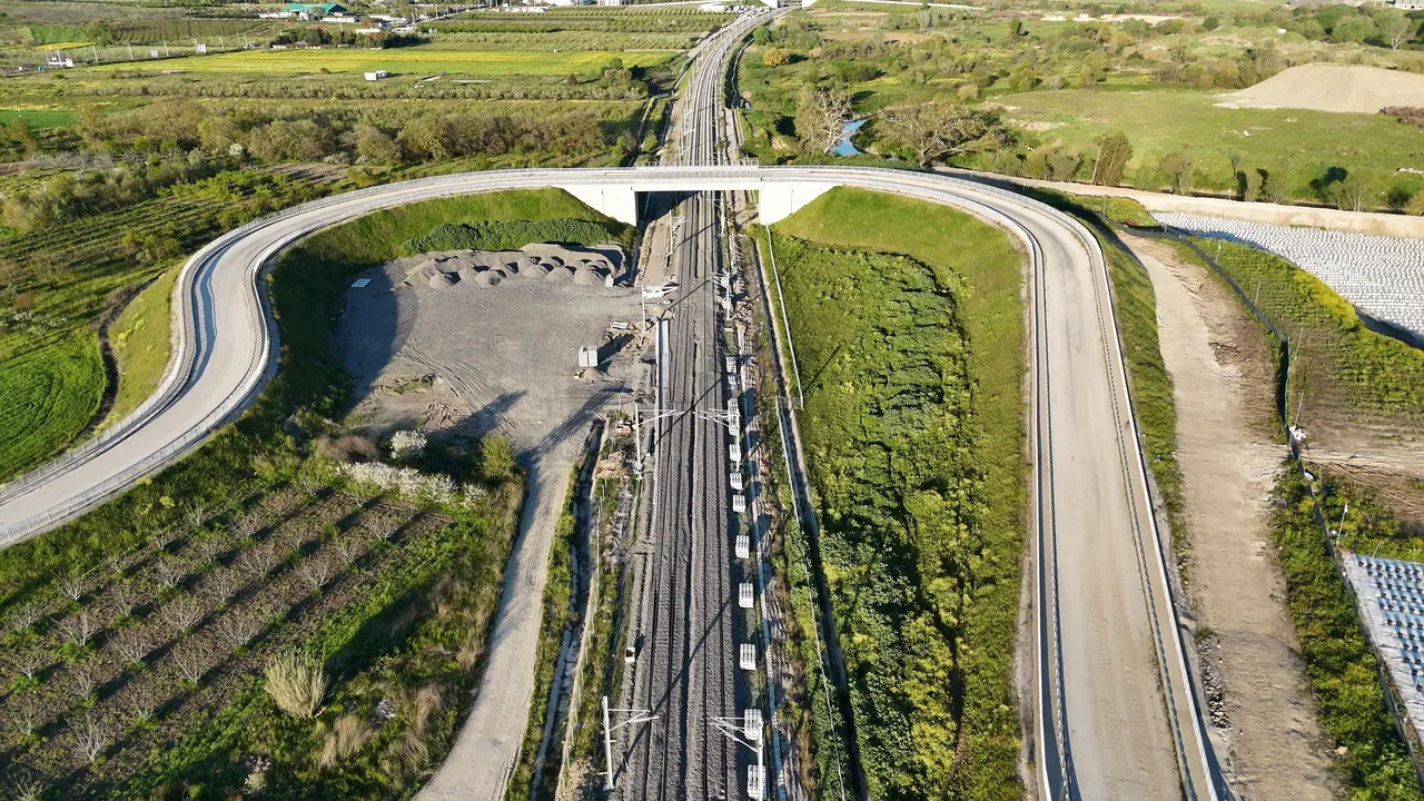 İki ili birbirine bağlayacak hızlı tren projesi! 5 saatlik yol 2 saat 15 dakikaya düşecek, Bursa- Ankara hattı için geri sayım başladı