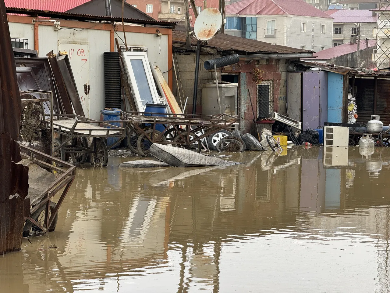 İki tehlike birden! Naci Görür tek bir ili işaret etti, heyelan sonrası deprem riski