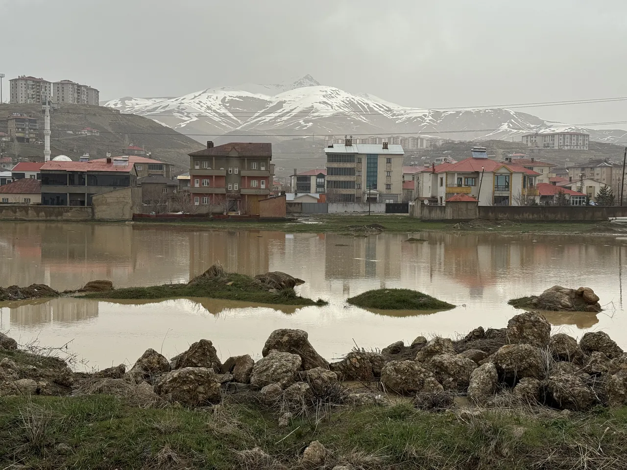 İki tehlike birden! Naci Görür tek bir ili işaret etti, heyelan sonrası deprem riski