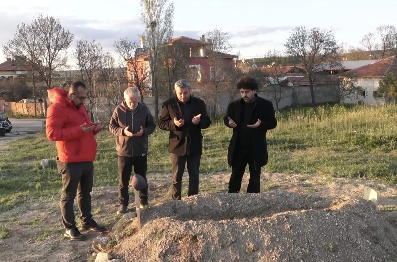 İmam ayakta zor durdu! Engelli gencin cenazesinde gözyaşları sel oldu