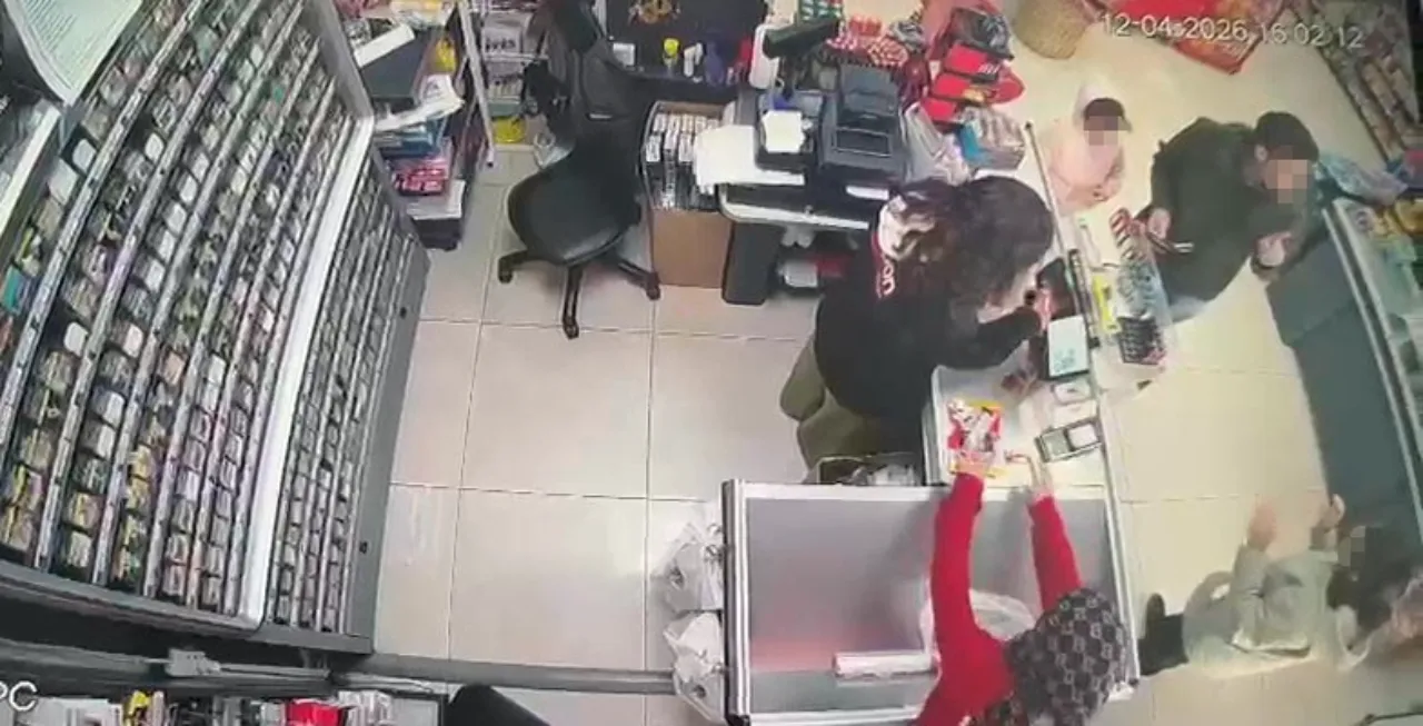 Kartepe'de vicdanları sızlatan olay! Markette küçük çocuğa uygulanan şiddet kamerada