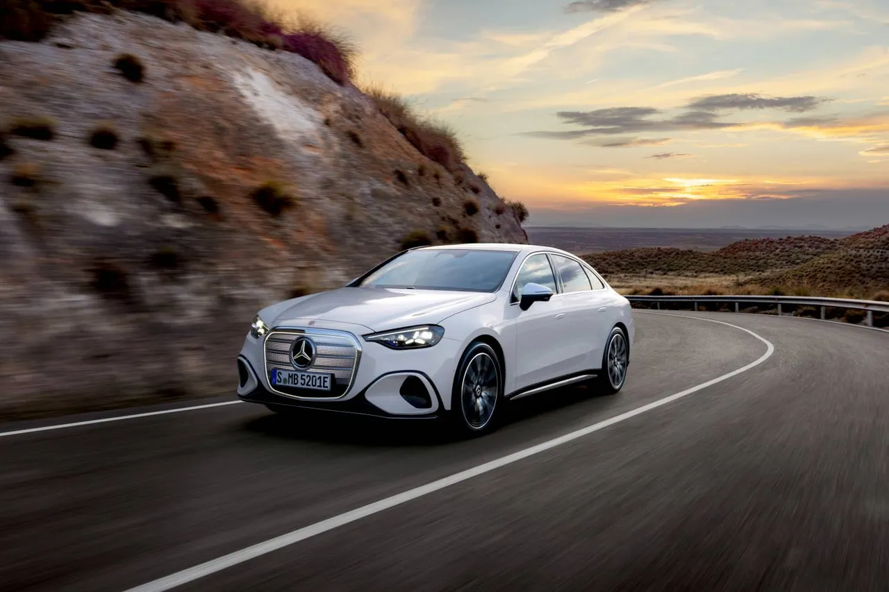 Tek şarjla İstanbul'dan Antalya'ya! Mercedes-Benz tamamen elektrikli C-Serisi'ni tanıttı