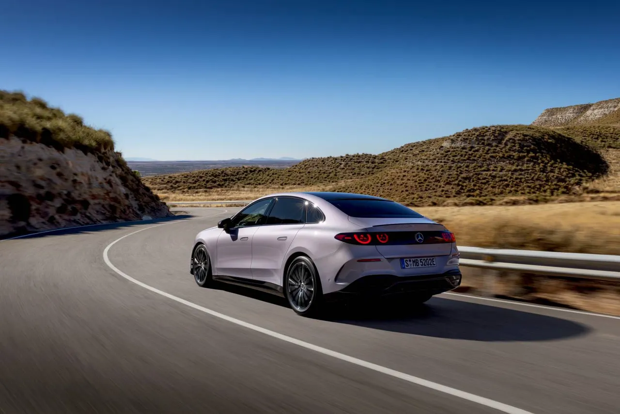 Tek şarjla İstanbul'dan Antalya'ya! Mercedes-Benz tamamen elektrikli C-Serisi'ni tanıttı