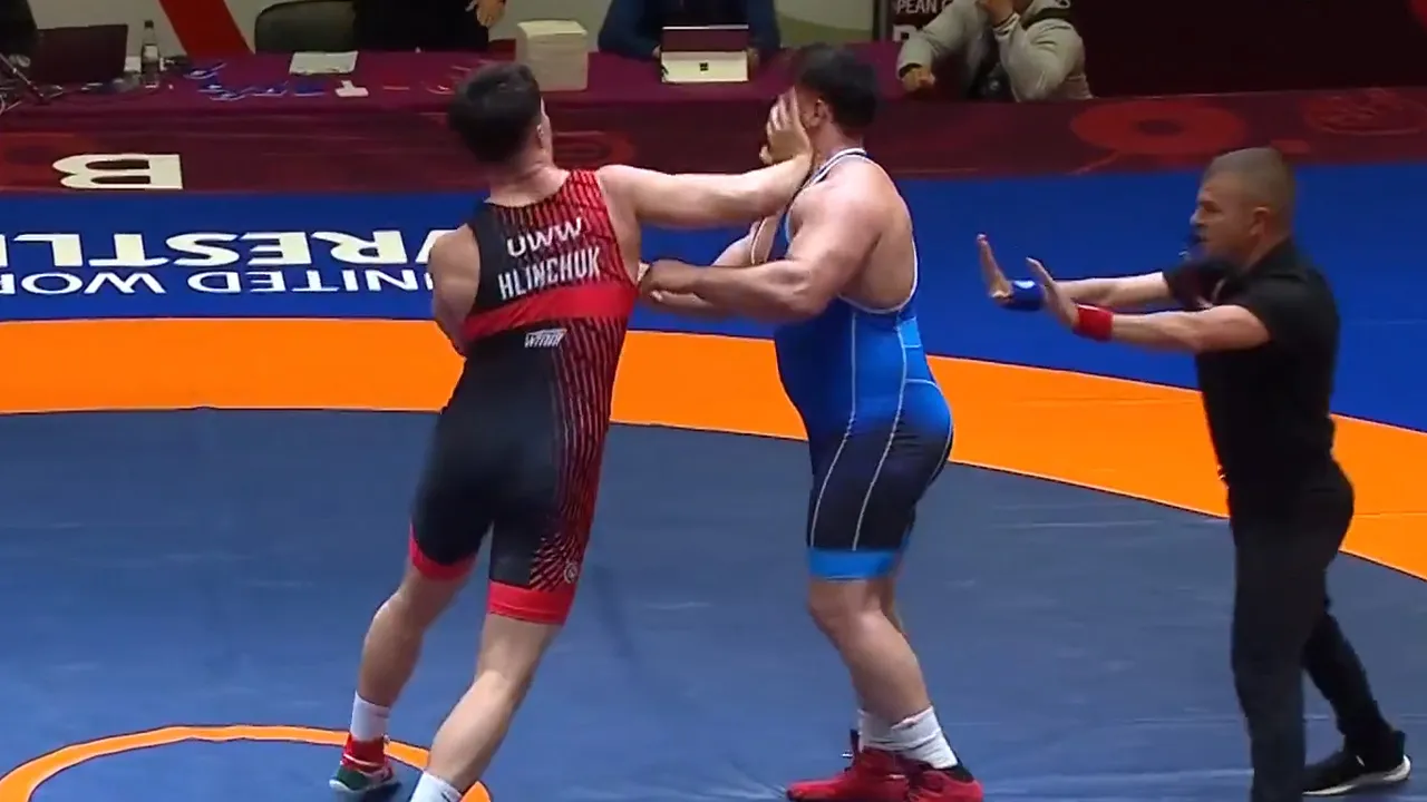 Rıza Kayaalp'e tokat atarak diskalifiye olmuştu! Türkler, Pavel Hlinchuk'un sosyal medya hesabını yorum yağmuruna tuttu