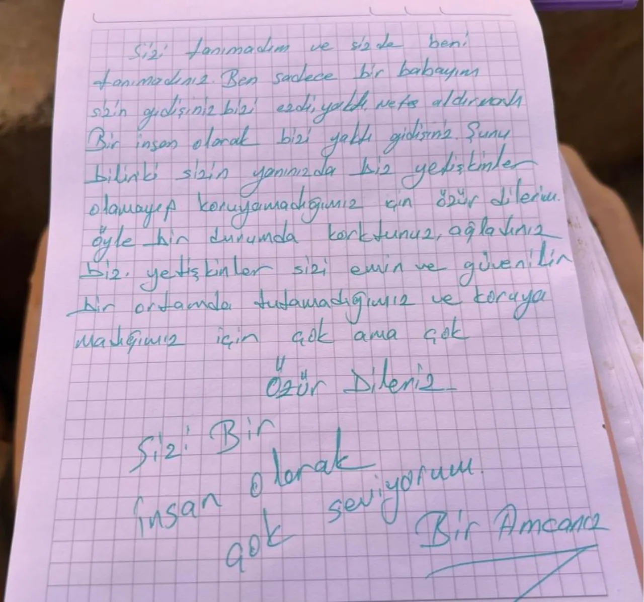 Saldırıda ölen öğrenciler için kabirde hüzünlü mesajlar: Melek olan arkadaşlarına sarıl!