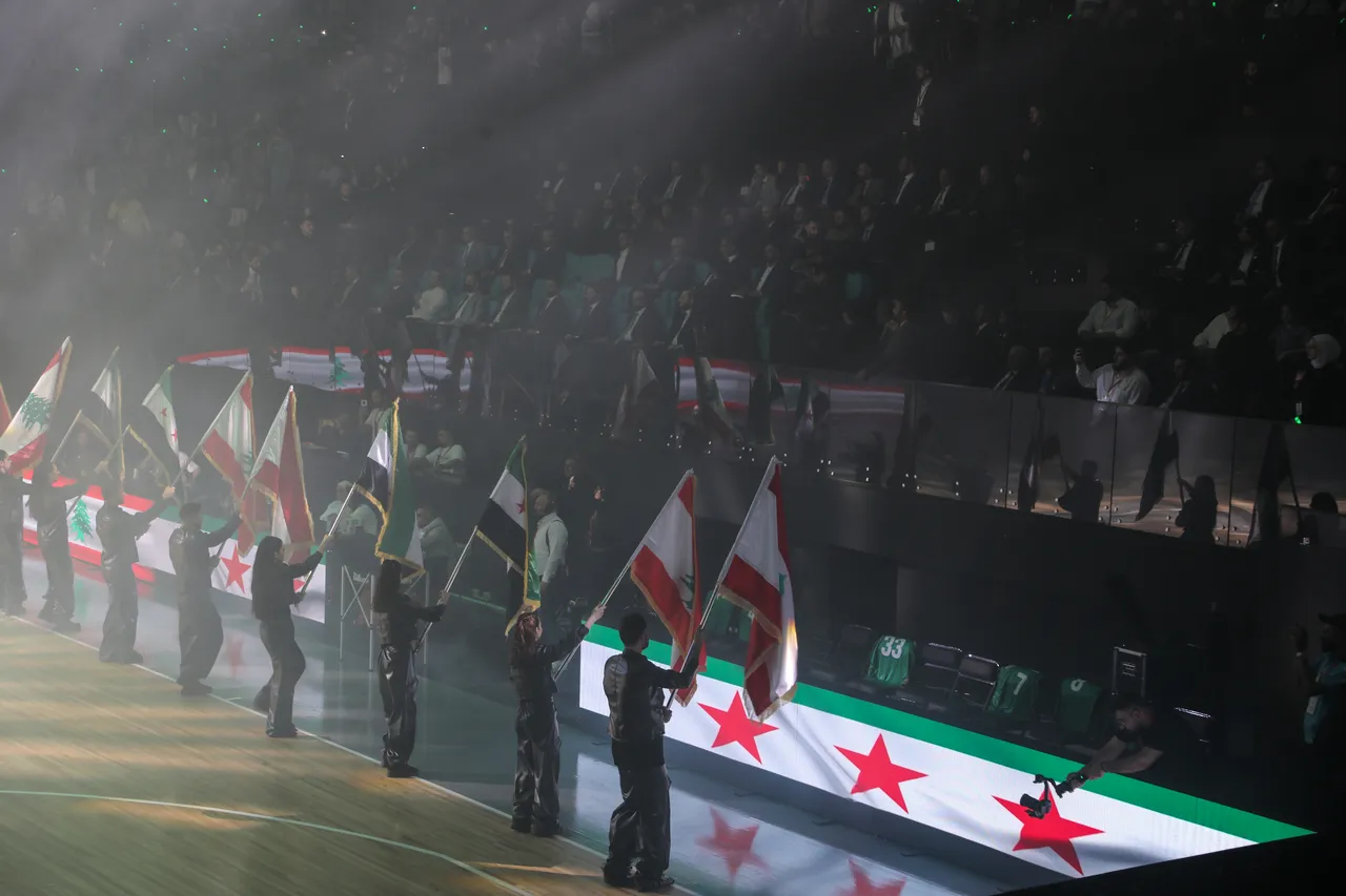 Suriye-Lübnan dostluk maçı öncesi dikkat çeken anlar! Cumhurbaşkanı Şara basketbol oynadı