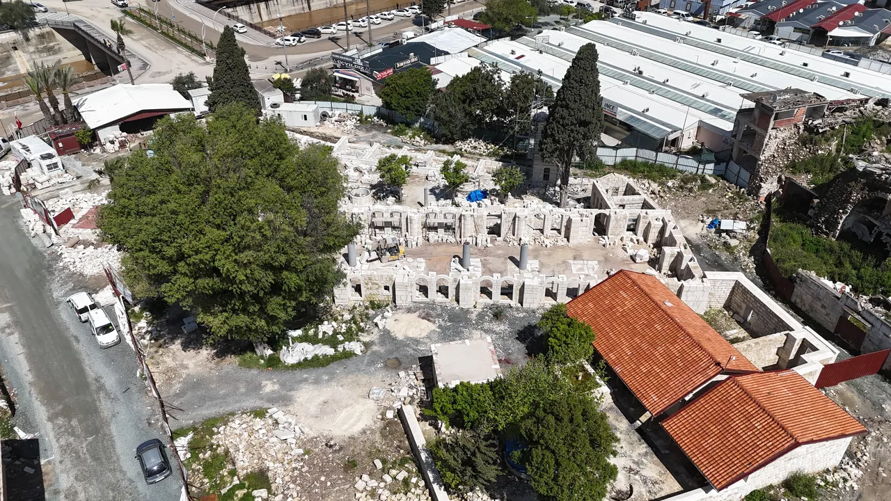 Tarihi yapıda endişe devam ediyor! 750 yıllık Antakya Ulu Camii açılacağı günü bekliyor