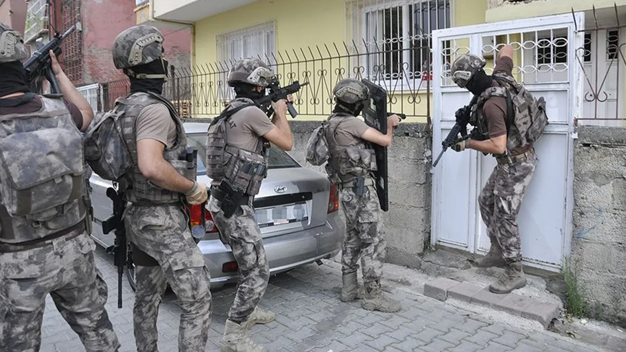 Terör örgütü DHKP-C'nin yapılanmalarına büyük darbe: 4 ilde şafak baskını!