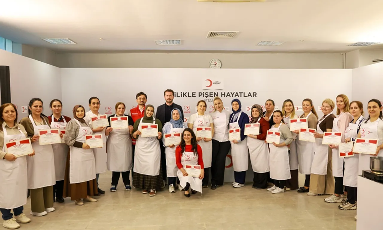 Ünlü şef Danilo Zanna depremzede kadınlarla aynı mutfakta buluştu