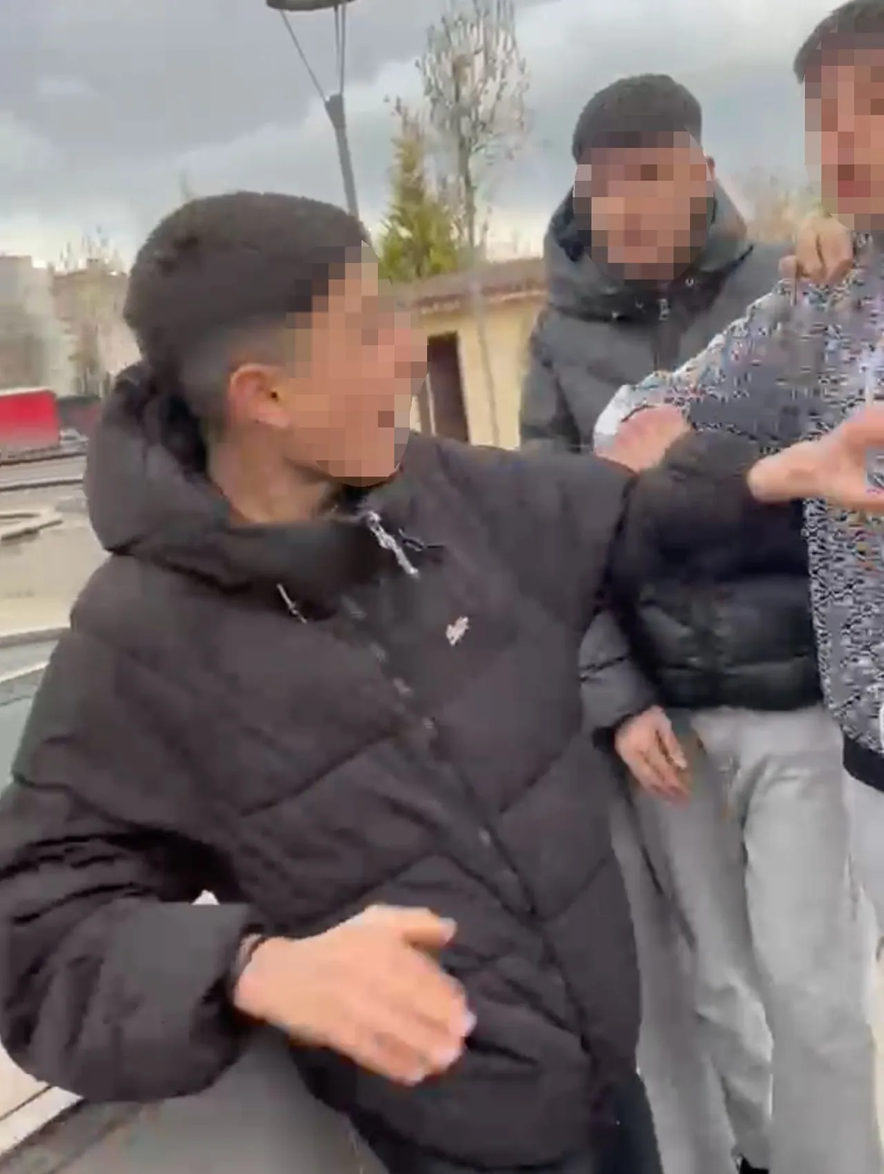 6 kişilik ‘akran’ zorbalığı! Yumruk, tekme, hakaret… Defalarca kafasını vurup videoya çektiler