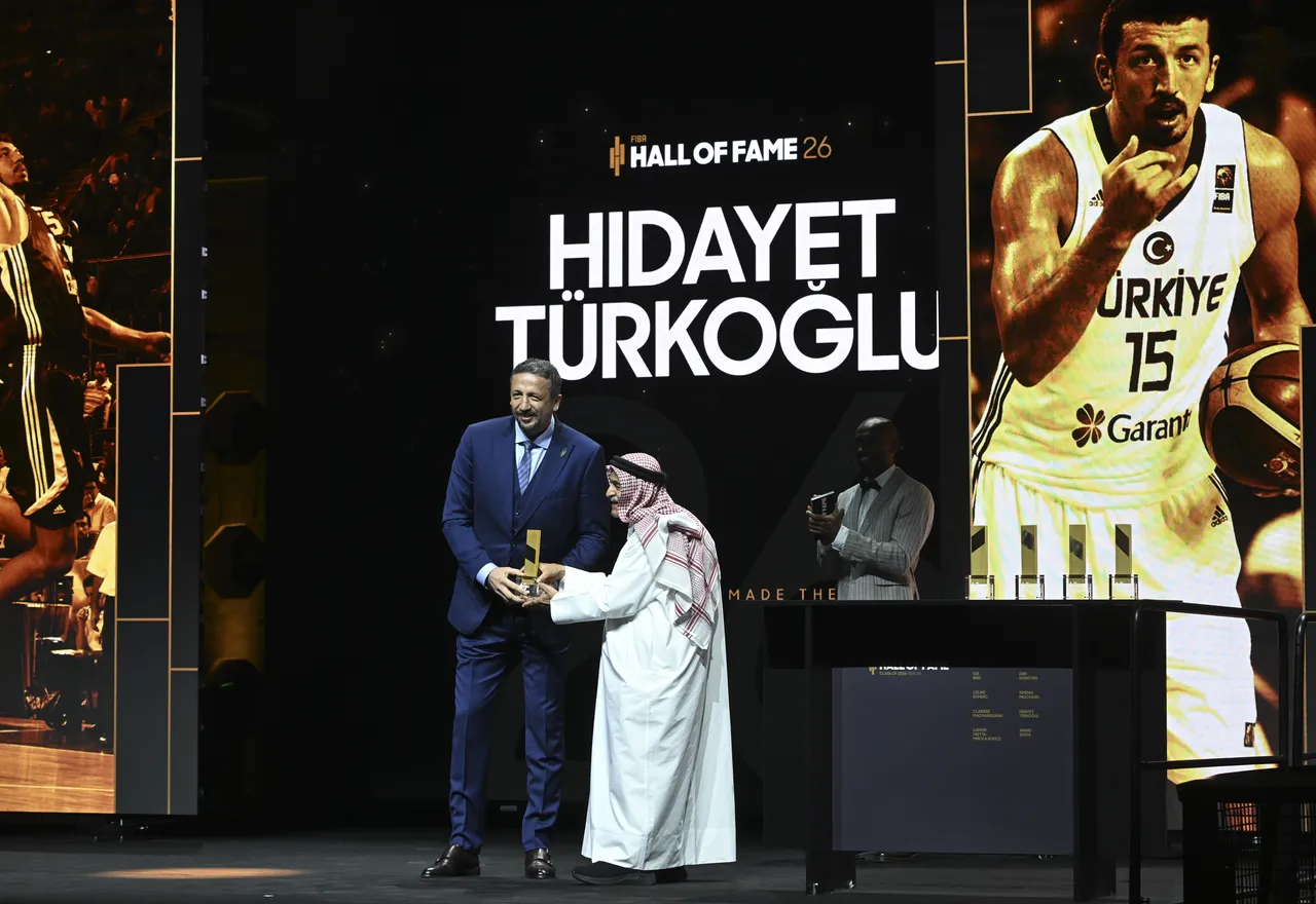 FIBA tarafından 2026 Onur Listesi'ne seçilerek tarihe geçen Hidayet Türkoğlu, Berlin'de düzenlenen törenle onurlandırıldı.