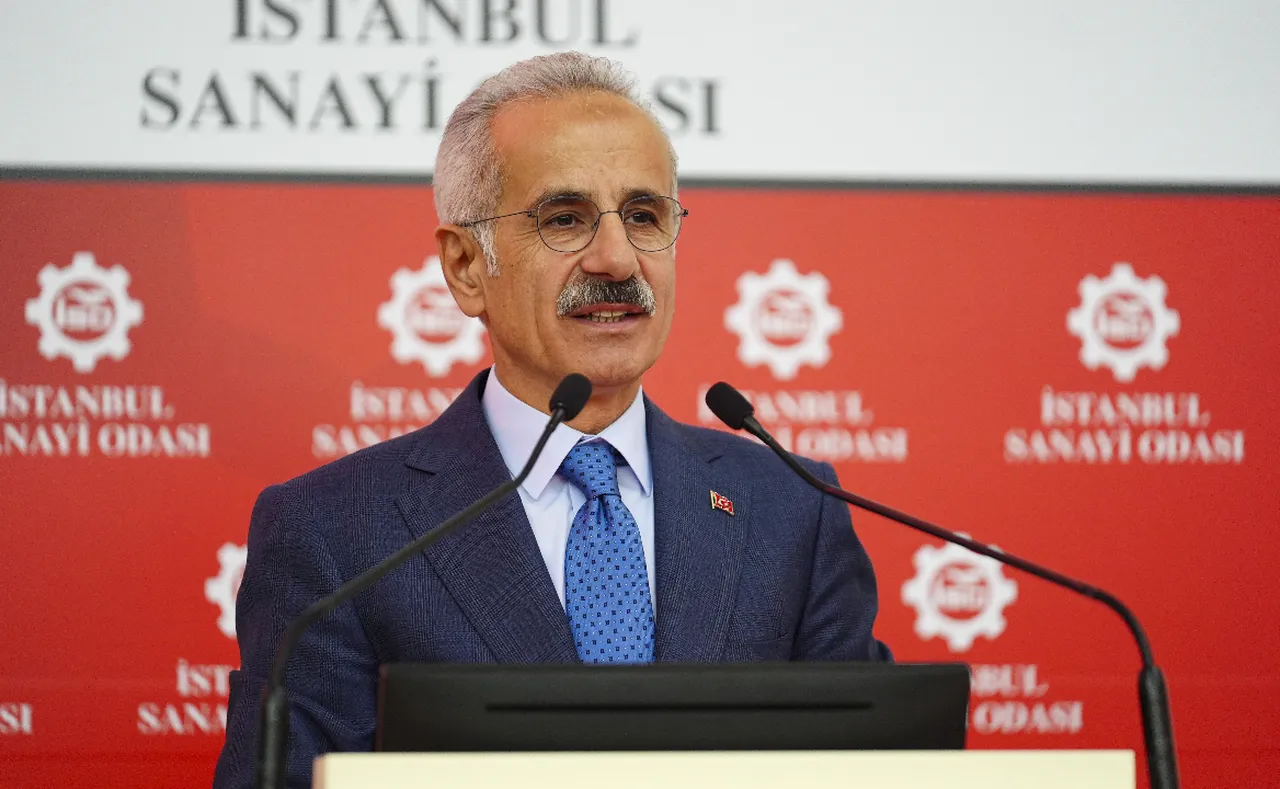 Bakan Uraloğlu: Türkiye'de  jet yakıtı problemi yoktur
