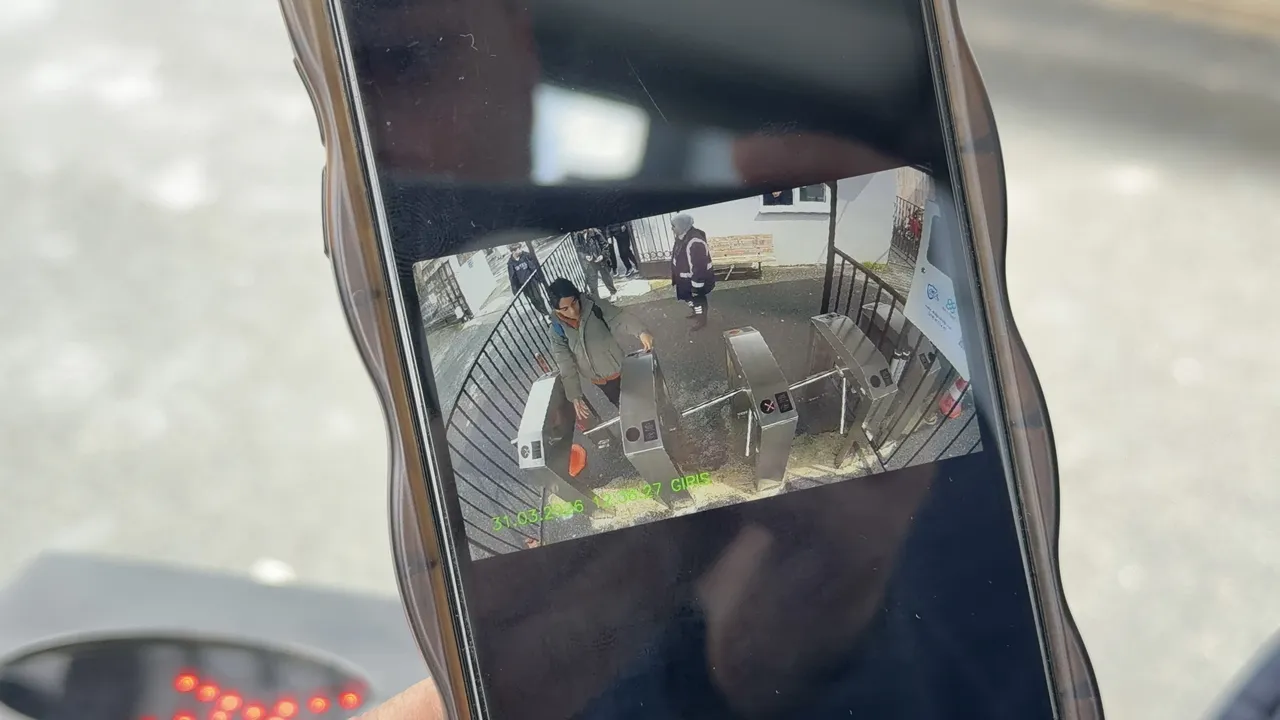 Bu okulda güvenlik üst düzey! Öğrenci turnikeden geçiyor, veliye anlık fotoğraf gidiyor