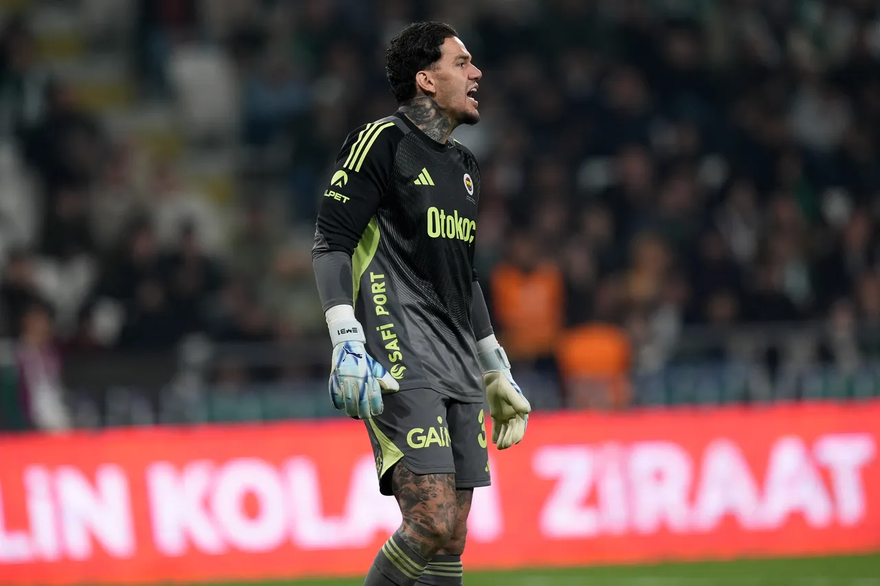 Ederson, Manchester City'de 8 sezon forma giydi.