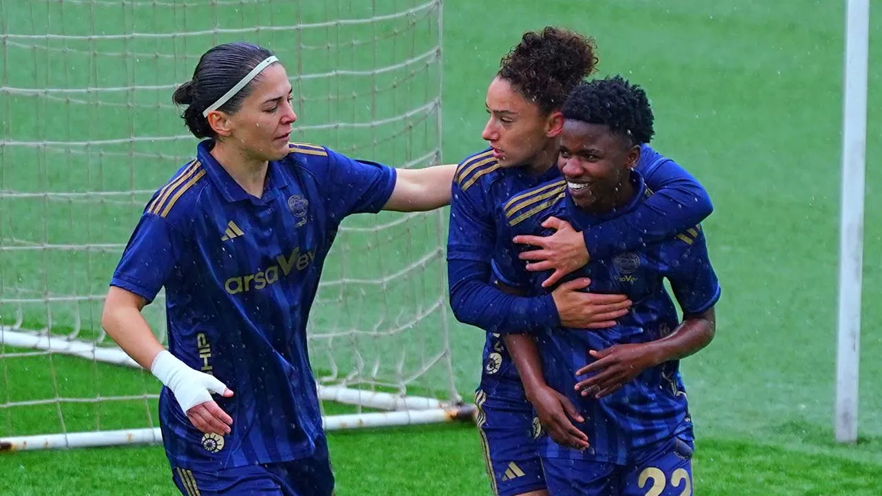 Fenerbahçe 11-0 kazandı, Galatasaray'a 10 puan fark attı