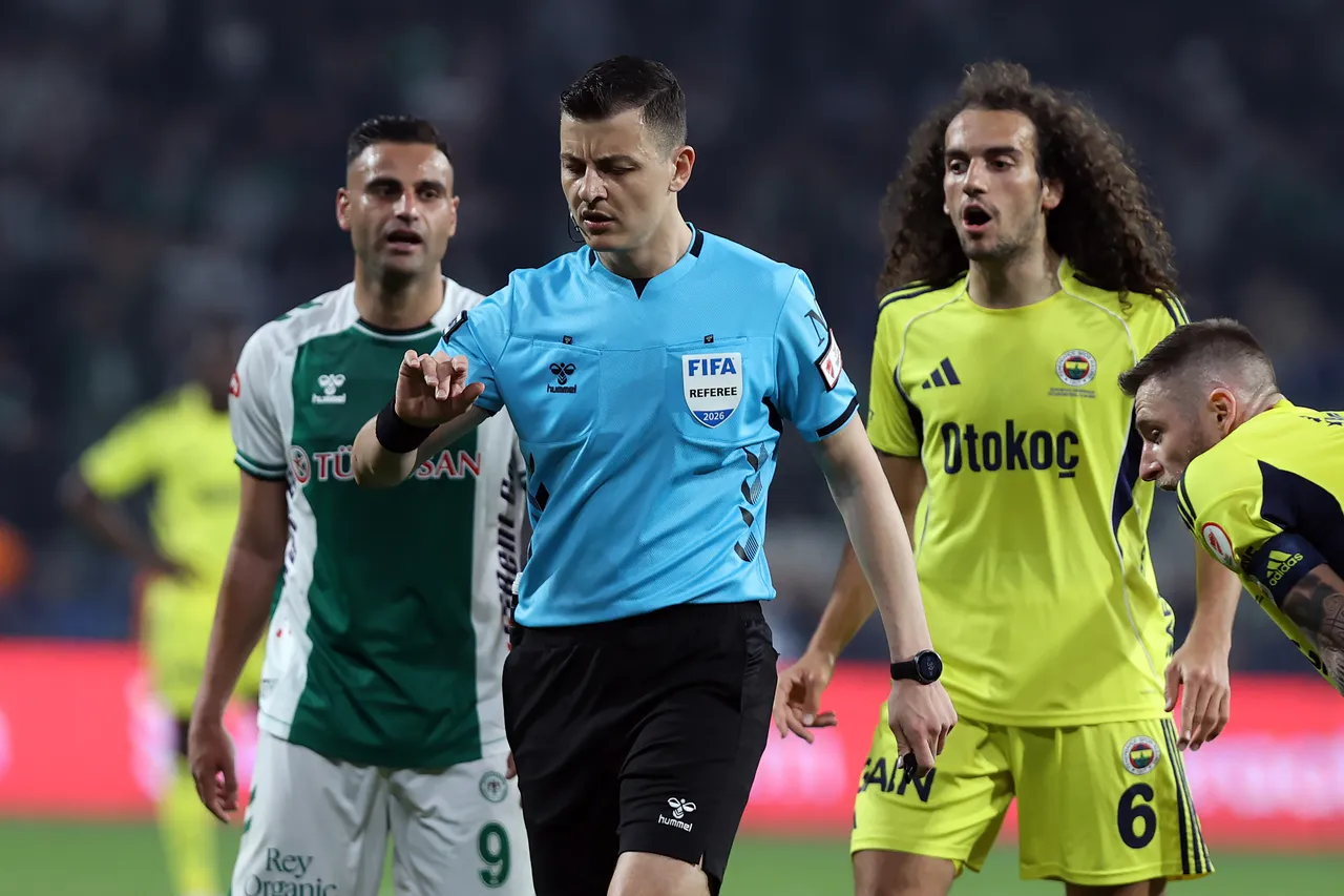 Konyaspor ile Fenerbahçe, Medaş Konya Büyükşehir Belediye Stadyumu'nda karşılaştı. Karşılaşmayı hakem Ozan Ergün yönetti.