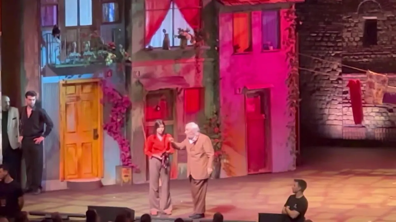 Gırgıriye müzikalinde kaos! Seyirciyle tartışan Müjdat Gezen hastanelik oldu