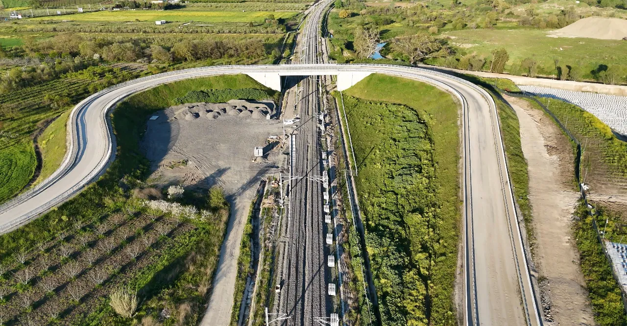 İki büyükşehir arasındaki 5 saatlik yol 2,5 saate inecek! 106 KM'lik hatta sona gelindi 
